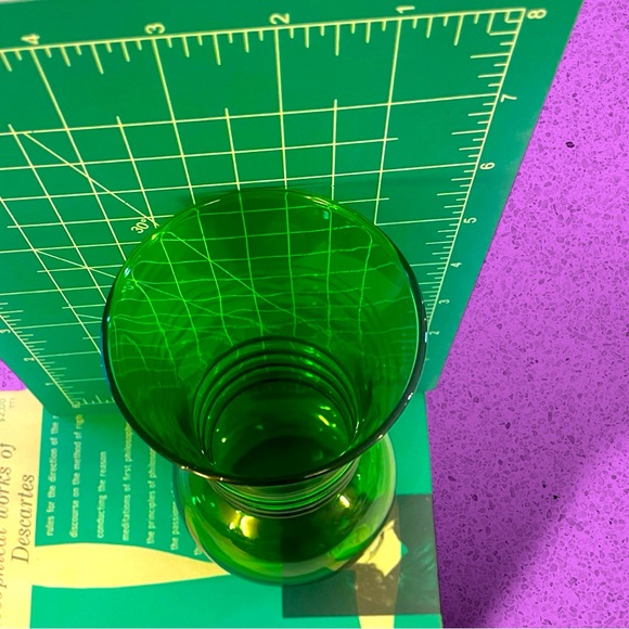 Vintage Mod Green Glass Vase - Picture 4 of 7